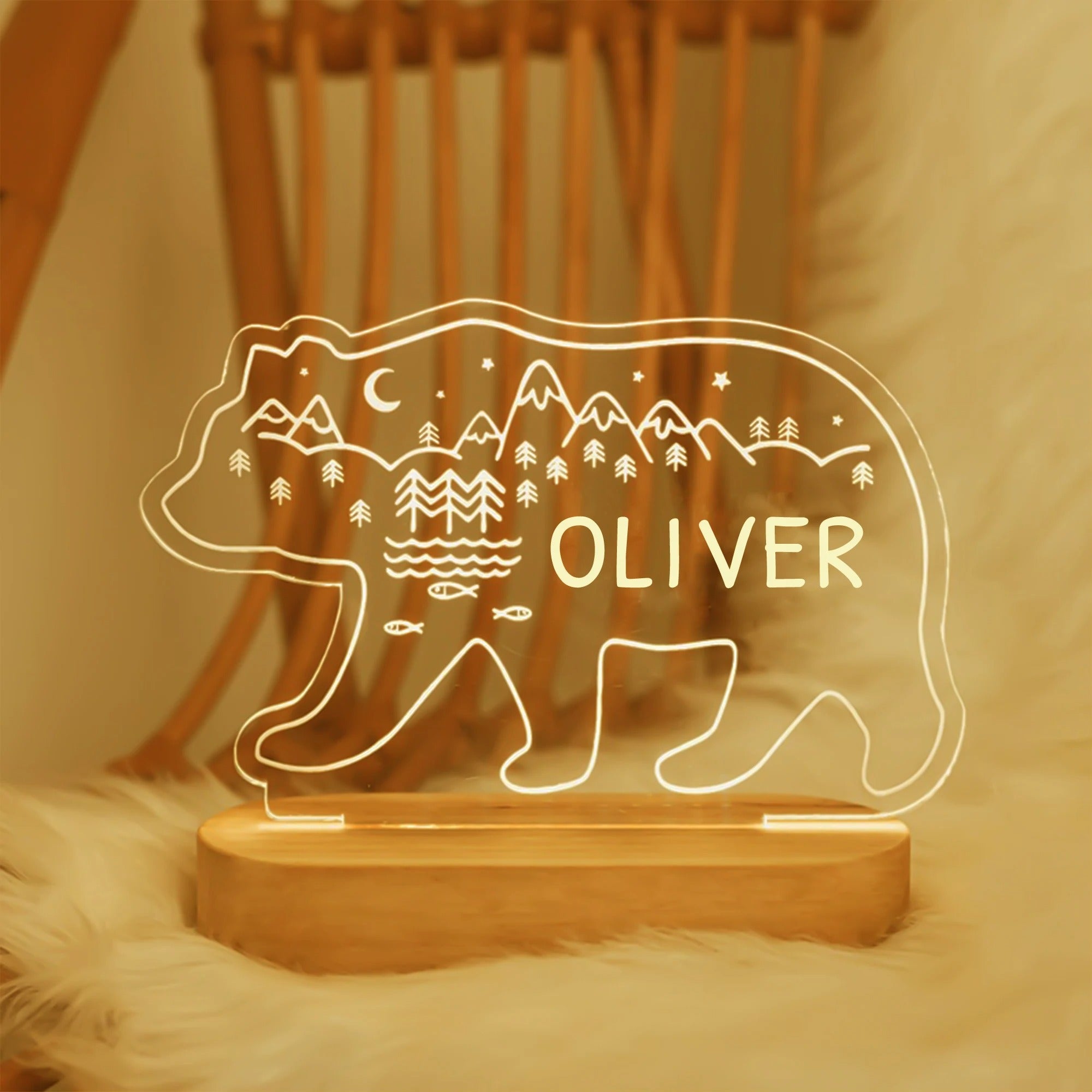 Veilleuse personnalisée ours en acrylique avec paysage gravé et prénom, base en bois avec éclairage LED doux, idéale comme décoration boho chic pour chambre d’enfant et cadeau original.