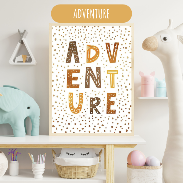 Affiche typographique ‘Adventure’ en tons terreux pour inspirer l’exploration et la curiosité.
