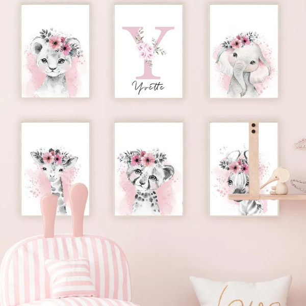 Affiche enfant animal aquarelle avec couronne de fleurs roses, illustration délicate pour décoration murale de chambre bébé.