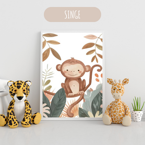 Affiche enfant d’un petit singe espiègle dans une forêt tropicale, idéale pour une déco ludique et colorée.