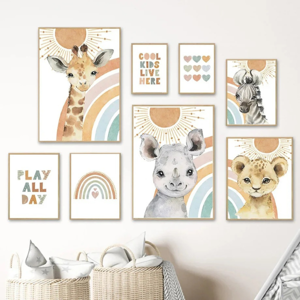 Affiches murales avec animaux safari avec fond pastel et arc-en-ciel, parfaite pour une déco jungle bohème.