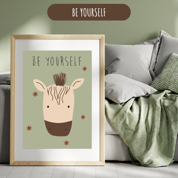 Affiche "Be Yourself" avec une tête de zèbre sur fond vert.