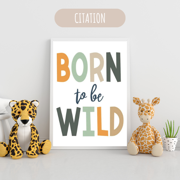 Affiche typographique "Born to be Wild" dans des tons naturels, idéale pour une décoration murale moderne et inspirante pour enfant.