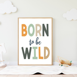 Affiche murale typographique "Born to be Wild" en lettres colorées, parfaite pour une déco jungle enfant
