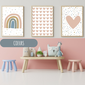 Lot de trois affiches avec des cœurs et un arc-en-ciel pour décoration de chambre bébé fille ou garçon, ambiance douce et bohème.