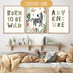 Set d'affiches murales jungle avec un zèbre et des citations inspirantes pour une décoration enfant.