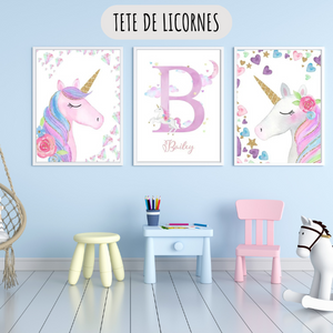 Illustration murale de licorne et cœurs colorés, cadre déco pour chambre d’enfant fille.