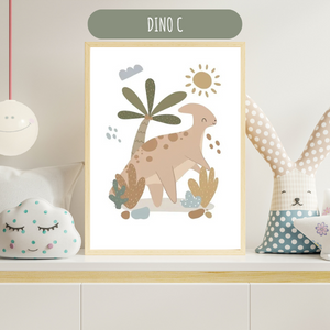 Affiche enfant avec un dinosaure marron et un décor naturel, parfaite pour une décoration murale au style doux et aventurier.