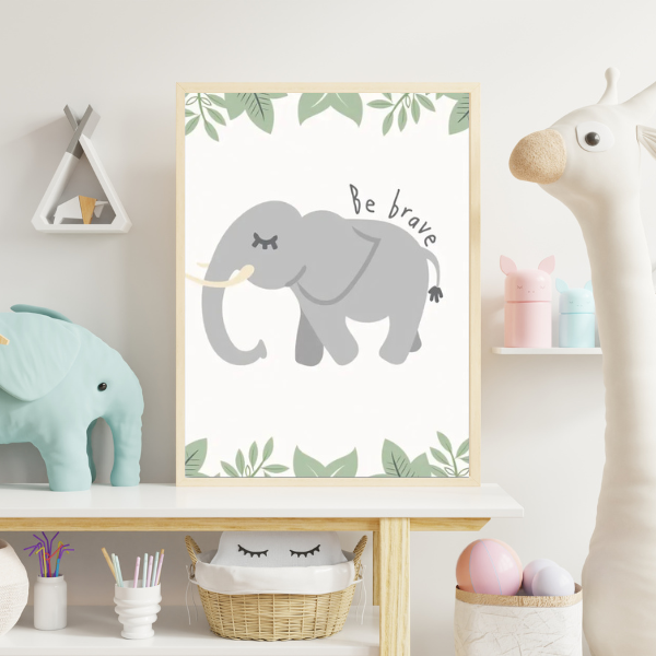 Affiche illustrant un éléphant avec le message "Be Brave", parfaite pour une décoration douce et inspirante.