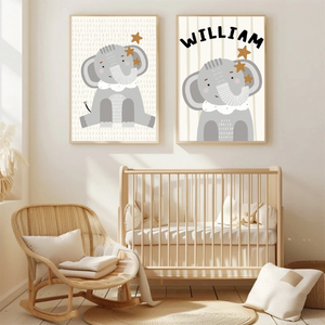 Affiche éléphant personnalisable pour chambre bébé, design tendre et moderne avec un prénom unique.