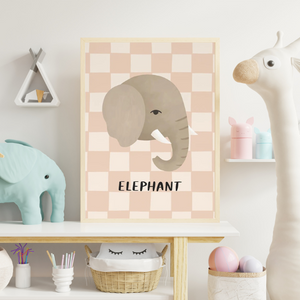 Affiche d’un éléphant sur fond beige à carreaux, illustration animalière pour chambre de bébé ou d’enfant.