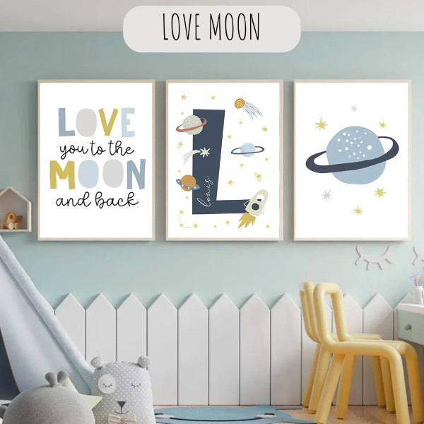 Affiches déco espace "Love you to the moon and back" avec fusée et prénom pour chambre bébé.