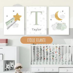 Ensemble de trois affiches étoiles filantes, lune et prénom personnalisé en vert sauge, parfait pour une chambre d’enfant.