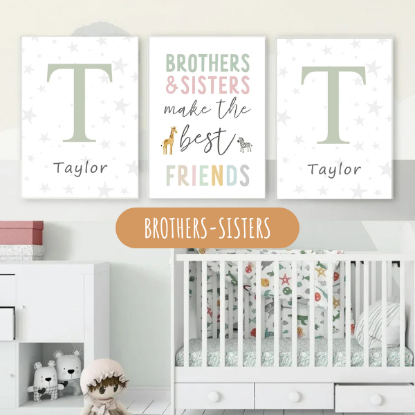 Ensemble de trois affiches pour fratrie avec texte "Brothers & Sisters" et prénom personnalisé, idéal pour chambre d'enfant.