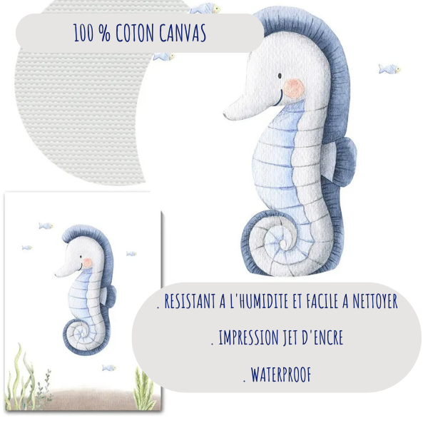 Gros plan sur une affiche murale illustrant un hippocampe bleu en aquarelle, imprimée sur toile canvas 100 % coton avec finition résistante à l'humidité.
