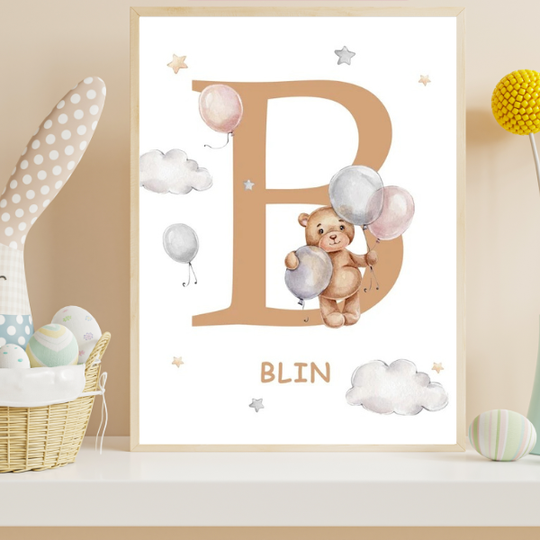 Affiche décorative avec initiale, ourson et ballons pour décoration de chambre de bébé douce et apaisante