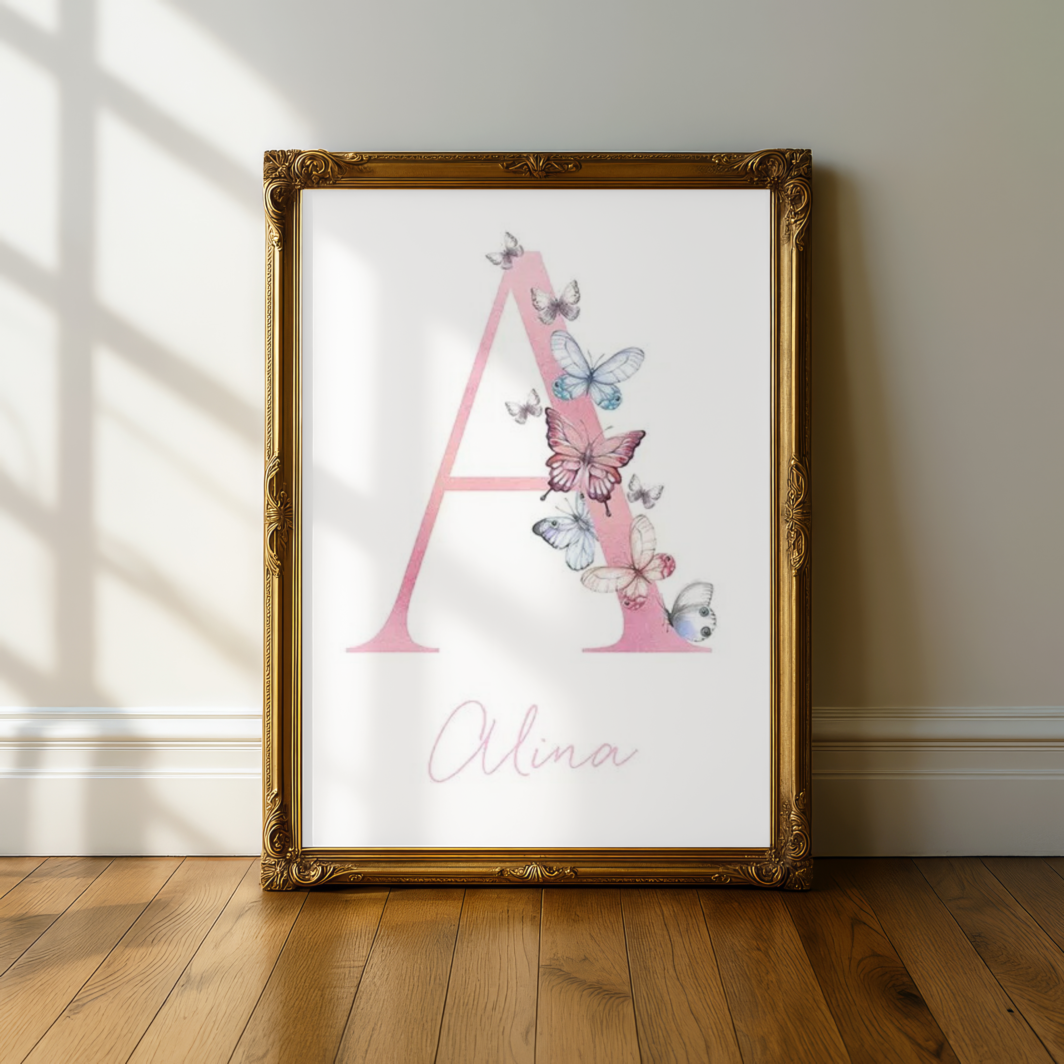 Affiche initiale personnalisée avec papillons et prénom, décoration murale chambre fille élégante et raffinée, toile canvas premium haute définition.