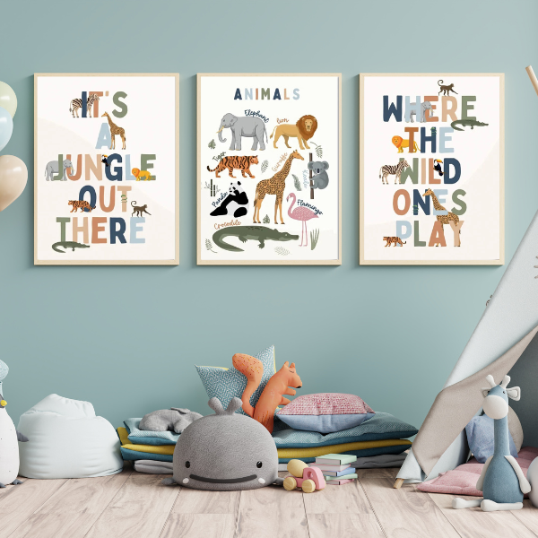 Affiches jungle pour chambre enfant avec typographie et animaux sauvages.