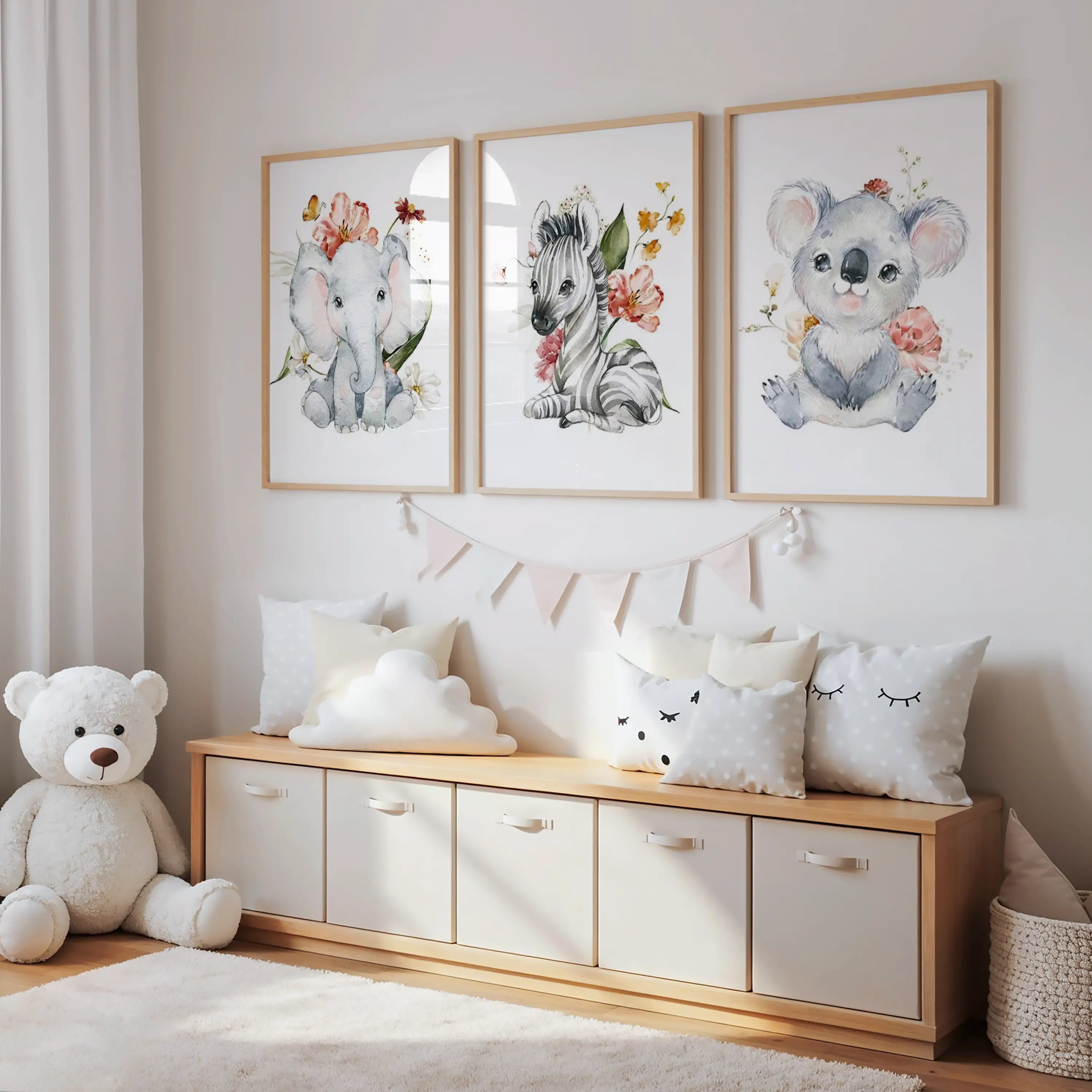 Affiche koala bébé style safari floral, décoration murale tendre et personnalisable pour chambre bébé fille.
