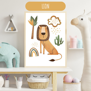 Illustration minimaliste et douce d’un lion dans un décor tropical pour une déco murale apaisante.
