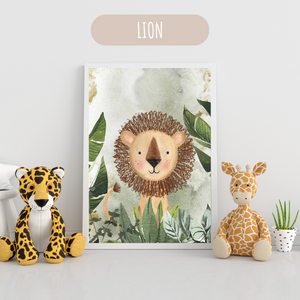 Affiche illustrée d’un lion dans un décor de savane, parfaite pour une décoration murale de chambre bébé ou enfant.