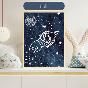 Affiche enfant représentant une fusée sur un fond étoilé, idéale pour une décoration murale sur le thème de l’espace.