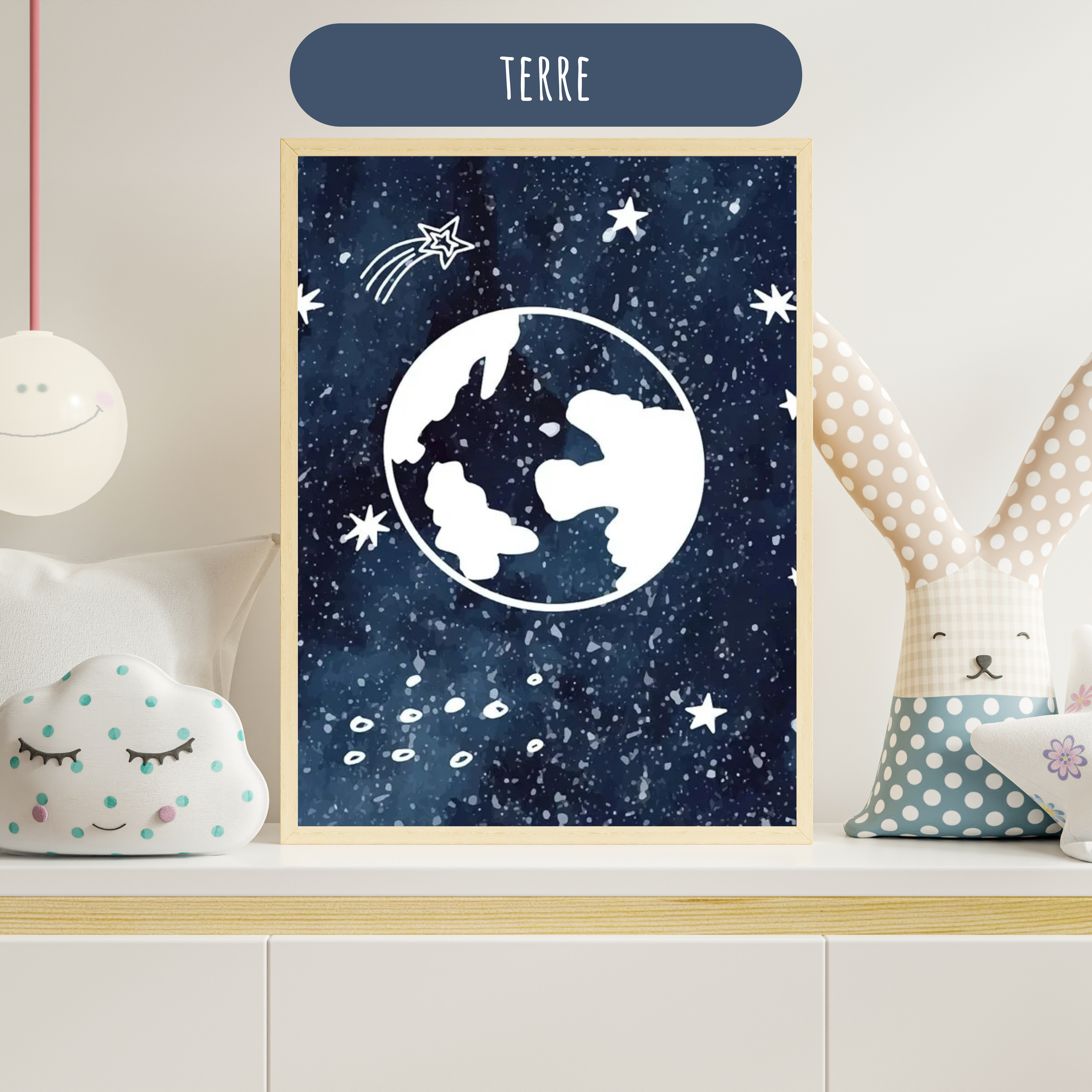 Affiche murale illustrant la Terre et un ciel étoilé, parfaite pour une décoration de chambre d’enfant.