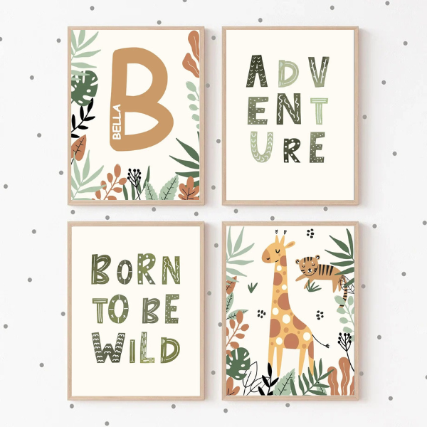 Ensemble d’affiches personnalisées pour un cadeau naissance safari, avec girafe, lion et zèbre.