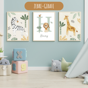 Lot de trois affiches personnalisables avec lion, girafe et zèbre pour chambre enfant.