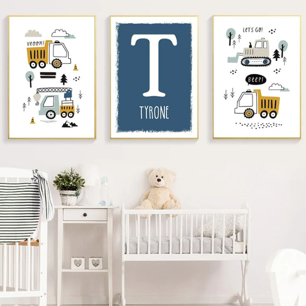 Affiche personnalisée sur le thème chantier avec le prénom, idéale pour la décoration d'une chambre d'enfant.