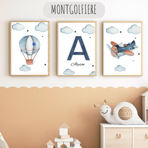 Ensemble d'affiches personnalisées avec prénom, montgolfière et avion en aquarelle, idéal pour la décoration d'une chambre d'enfant.
