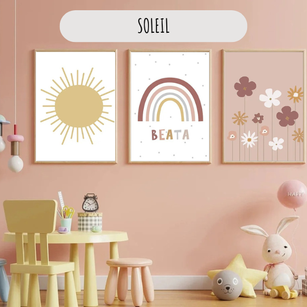 Affiche avec motif soleil en tons naturels pour une déco murale apaisante et tendance dans une chambre bébé.