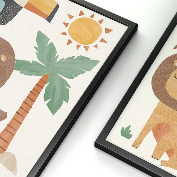 Zoom sur une affiche imprimée sur toile canvas, mettant en valeur les détails illustrés et la qualité du matériau.