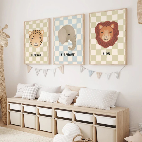Ensemble de trois affiches murales safari (lion, éléphant, léopard), idéal pour une déco murale chambre d’enfant.