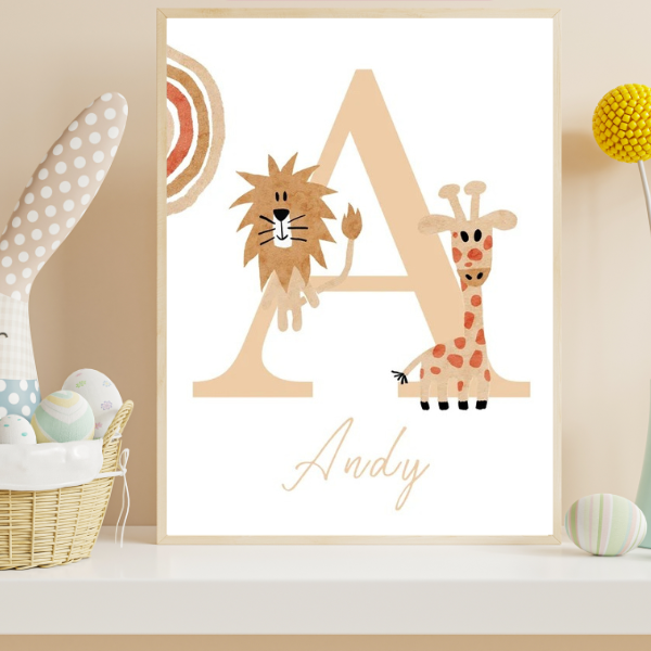 Affiche décorative safari avec initiale et animaux illustrés pour décoration de chambre d’enfant