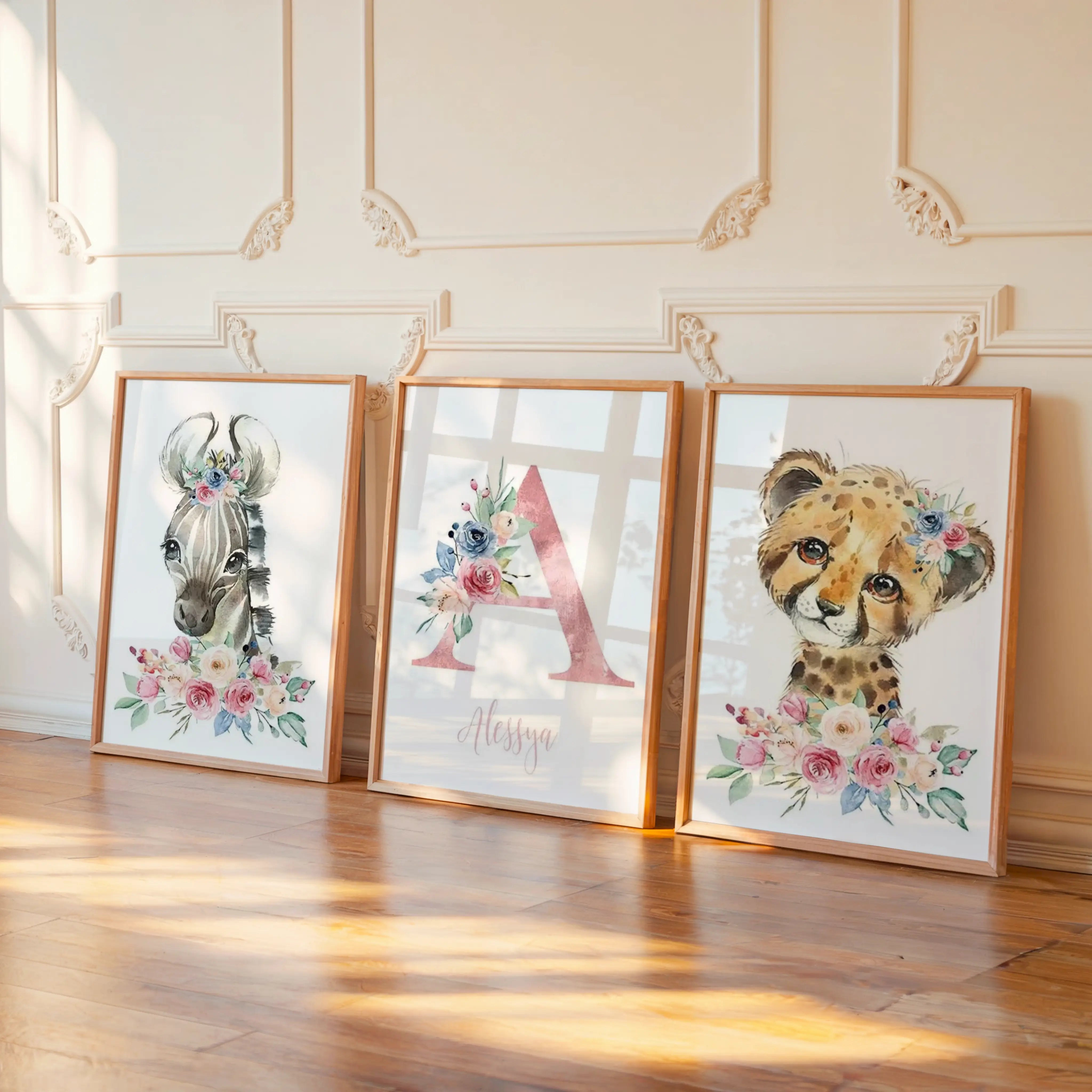 Affiche personnalisée safari floral avec léopard et zèbre ornés de fleurs pastel. Décoration chambre bébé bohème imprimée sur toile coton canvas premium.