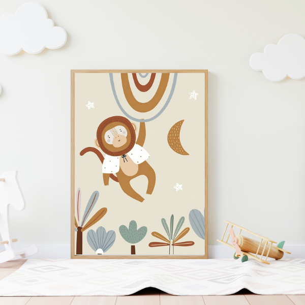 Illustration murale d’un singe suspendu à un arc-en-ciel, idéale pour une déco jungle et bohème dans une chambre d’enfant.