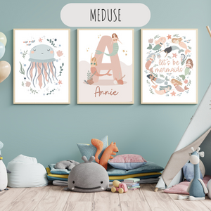 Ensemble d’affiches marines avec méduse, sirène et composition de créatures sous-marines pour un décor apaisant.