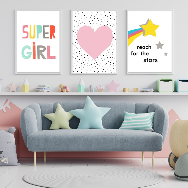 Affiche murale "Super Girl" colorée, parfaite pour une chambre de petite fille.