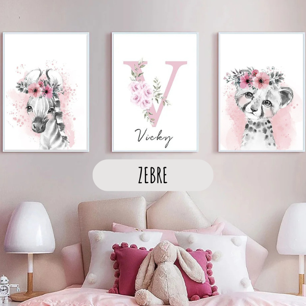 Affiche enfant zèbre aquarelle avec couronne de fleurs, illustration douce pour décoration de chambre bébé.