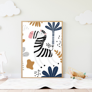 Affiche d’un zèbre joyeux dans un décor tropical, idéale pour une déco murale chambre bébé jungle