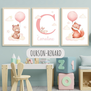 Set de trois affiches pour chambre bébé avec ours et renard tenant des ballons, décoration murale douce et poétique aux tons pastel