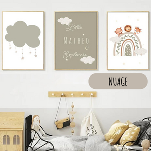 Affiches murales bébé thème nuage boho dans une chambre d’enfant aux tons naturels