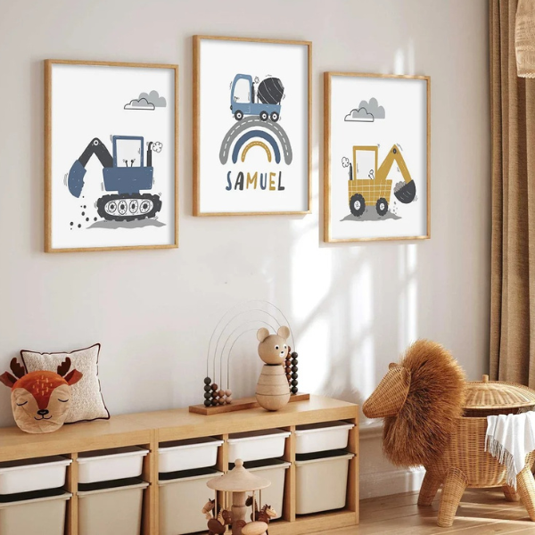 Ensemble de 3 affiches chantier avec engins de construction, parfait pour une déco murale naturelle dans une chambre d'enfant.