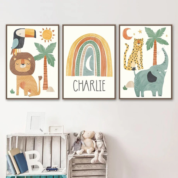 Lot de trois affiches safari avec lion, toucan et éléphant, parfait pour une déco jungle harmonieuse.