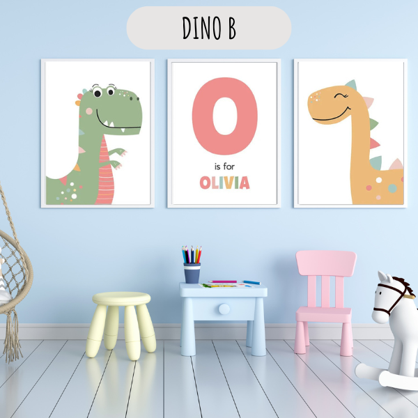 Affiches dinosaures personnalisées – Prénom au centre, illustrations ludiques, idéal déco chambre enfant. Impression coton canvas.