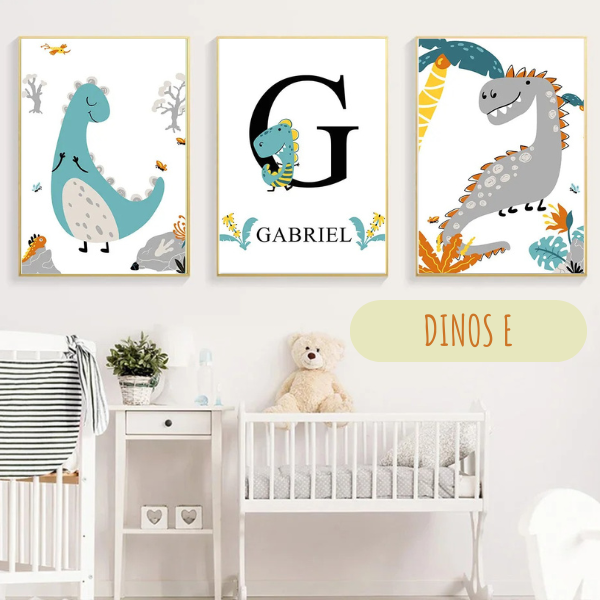 Lot de 3 affiches dinosaures personnalisables pour une déco ludique et colorée dans une chambre d’enfant.