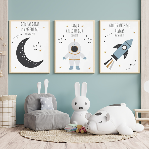 Ensemble d'affiches murales sur le thème de l’espace avec une lune, un astronaute et une fusée pour une décoration de chambre d'enfant