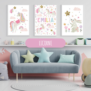 Affiches décoratives avec licorne, prénom personnalisé et couleurs pastel pour chambre d’enfant.