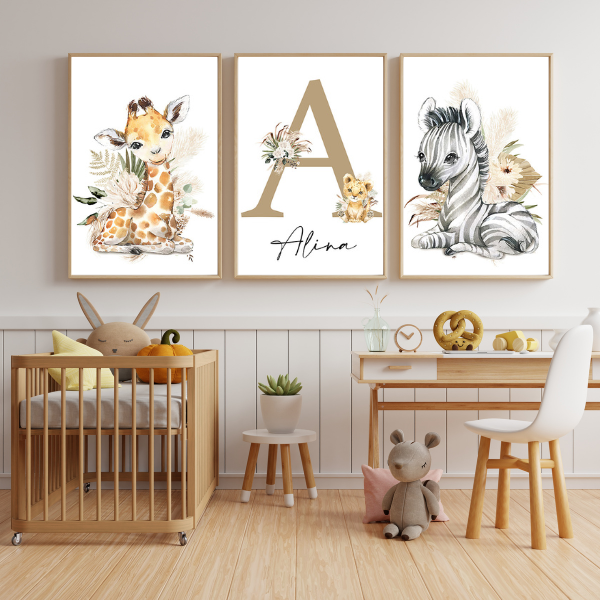 Affiches personnalisées pour bébé au style jungle bohème avec animaux doux et décoration élégante.